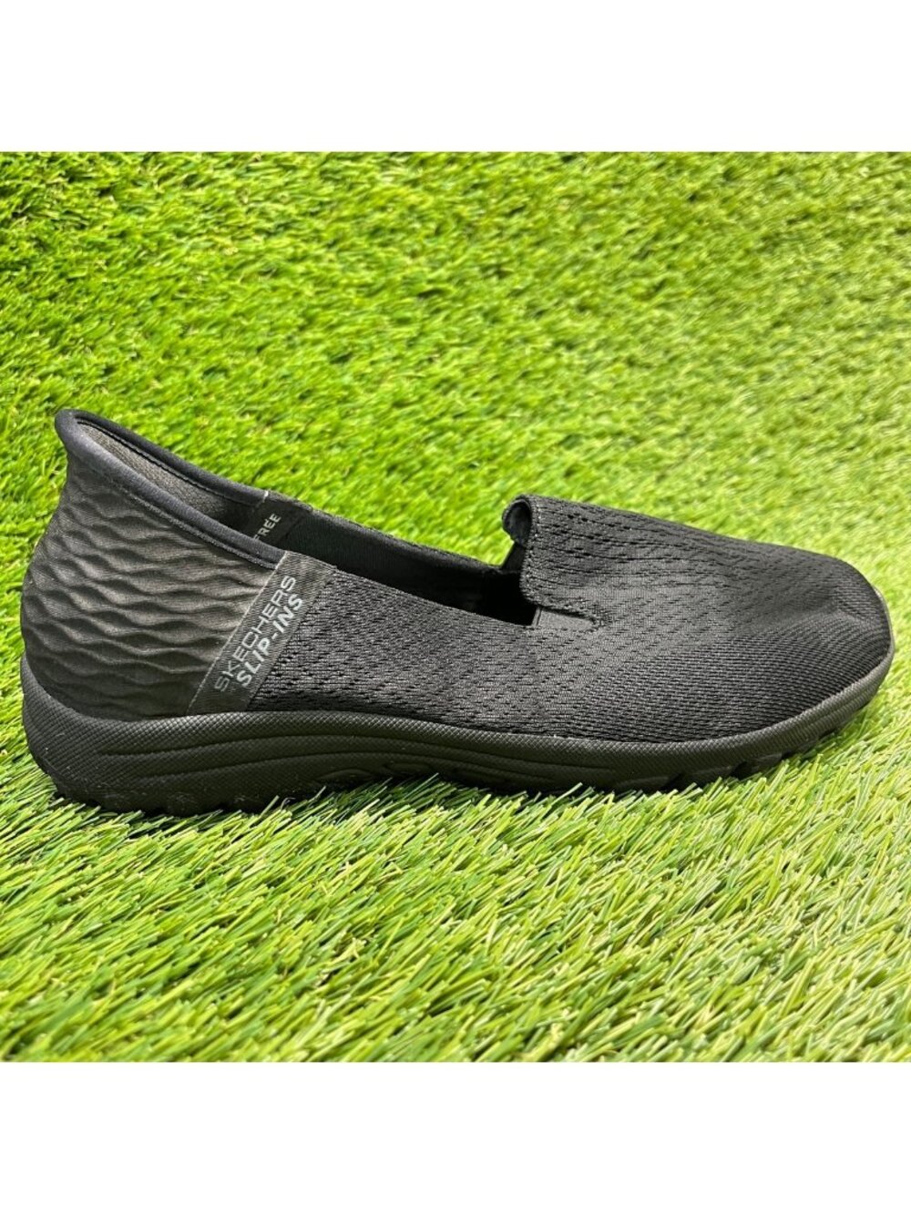 Skechers Reggae Fest 2.0 Guiding Womens Size 7D Black Walking Slip On Shoes